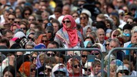 Aksi solidaritas ini digelar melalui kampanye di media sosial dengan tagar #HeadScarfforHarmony. REUTERS/Jorge Silva.