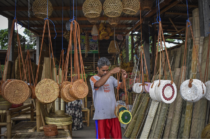  Industri  Pariwisata  Penopang Ekonomi  Bangsa