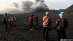 Erupsi Gunung Bromo Tak Surutkan Kunjungan Wisatawan