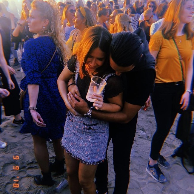 Mereka juga pernah berlibur bareng ke London, Inggris. Berfoto di depan  London Tower Bridge, keduanya memamerkan kemesraan. London Tower Bridge with love, tulis Ezra. Foto: Instagram/@ezrawalian  