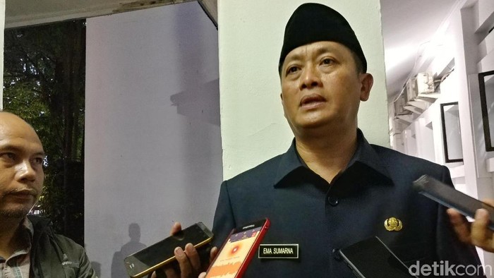Sekda Kota Bandung Ema Sumarna