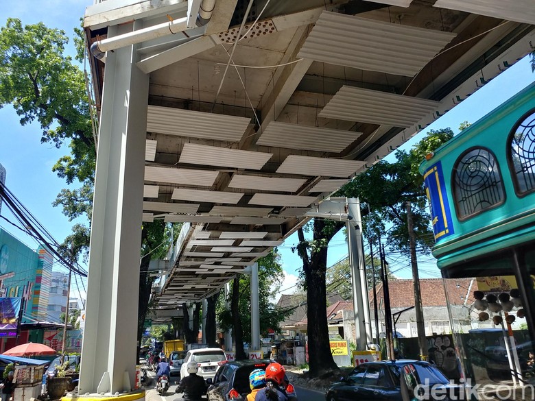 Bahaya Material Proyek Skywalk Teras Cihampelas 2 Sering 