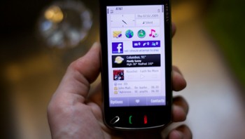 “N97 sukses soal seberapa banyak yang kami kapalkan dan uang yang didapat. Namun juga kekecewaan besar dalam hal kuaitas pemakaian dan kami tidak mengantisipasinya,” cetus Anssi Vanjoki, Executive Vice President Nokia ketika itu. Foto: Gizmodo