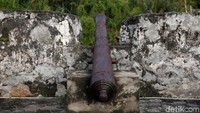 Layaknya benteng pertahanan lainnya, Benteng Barnaveld juga dilengkapi sejumlah meriam di setiap sudutnya.
