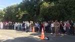 Penampakan Rantai Manusia Warga New Zealand Saat Salat Jumat