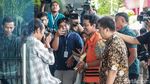 Diperiksa KPK, Rommy Cengengesan Sambil Bawa Buku Sejarah Nabi