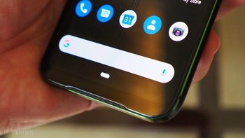 Sedangkan varian paling atas dengan kombinasi RAM/ROM 12GB+256GB dihargai 4.199 Yuan (sekitar Rp 8,8 juta). (Foto: Pocketlint)