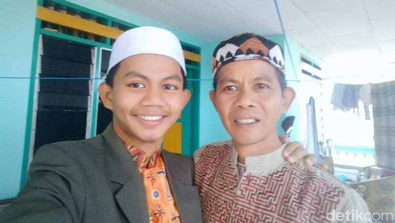 Ironi Ayah Hafiz Ditahan Polisi karena Tegur Pria Kencing di Tempat Wudu Ironi Ayah Hafiz Ditahan Polisi karena Tegur Pria Kencing di Tempat Wudu