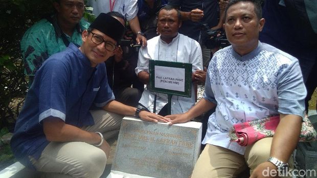 Sandiaga Ziarahi Makam KH Ahmad Dahlan dan Lafran Pane di Yogya