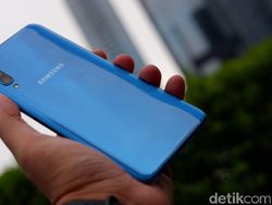 Unboxing Galaxy A50, Ponsel Fingerprint Dalam Layar Rp 4 Jutaan