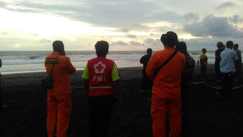 2 Bocah Hilang Terseret Ombak Pantai Congot Kulon Progo 2 Bocah Hilang Terseret Ombak Pantai Congot Kulon Progo