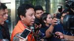 Diperiksa KPK, Rommy Cengengesan Sambil Bawa Buku Sejarah Nabi
