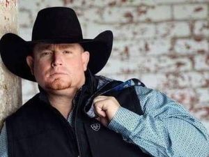 Penyanyi Country Justin Carter Tewas karena Tak Sengaja Tertembak