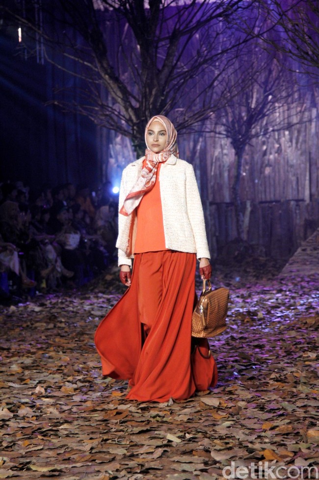 Rancangan terbaru Ivan Gunawan untuk Lebaran 2019 mengangkat tema Nostalgia yang di gelar di LiveSpace, SCBD, Jakarta Selatan, Rabu [20/3/2019]. Foto: Mohammad Abduh/Wolipop