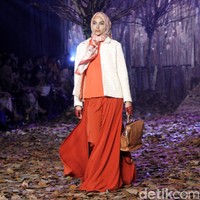 Rancangan terbaru Ivan Gunawan untuk Lebaran 2019 mengangkat tema Nostalgia yang di gelar di LiveSpace, SCBD, Jakarta Selatan, Rabu [20/3/2019]. Foto: Mohammad Abduh/Wolipop