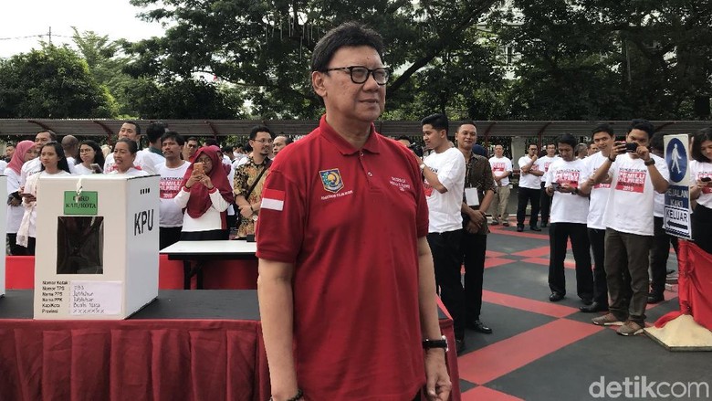 Bikin Simulasi Coblosan, Mendagri Ajak ASN Lawan Hoax Pemilu Bikin Simulasi Coblosan, Mendagri Ajak ASN Lawan Hoax Pemilu