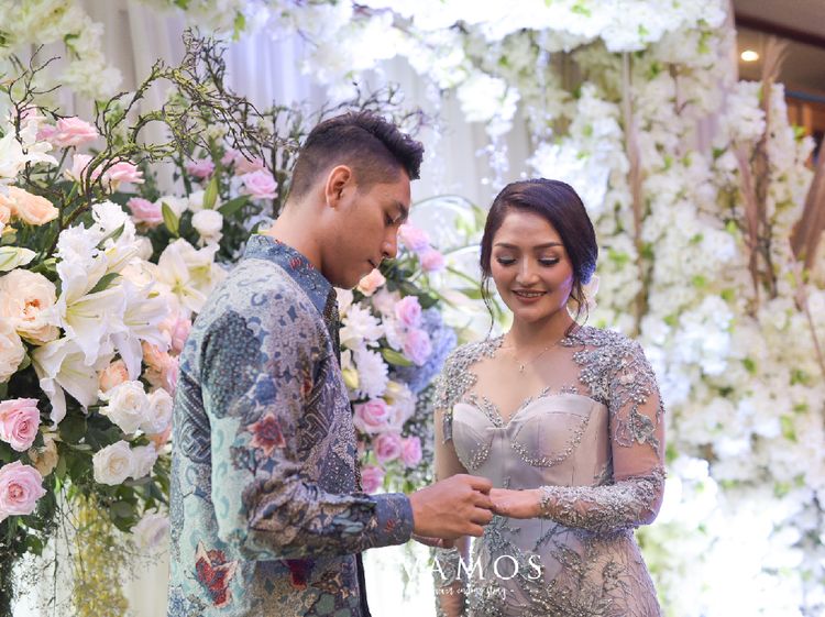 Senyum Semringah Siti Badriah Dilamar Pacar