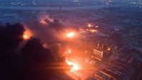 Seperti dilansir AFP, peristiwa itu terjadi Kamis (21/3/2019) di Jiangsu. Ledakan itu juga menyebabkan gedung pabrik hingga rumah-rumah rusak parah. REUTERS/Stringer.