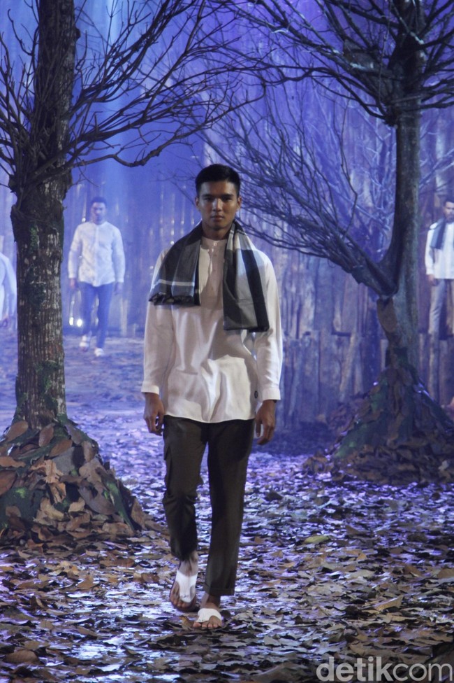 Rancangan terbaru Ivan Gunawan untuk Lebaran 2019 mengangkat tema Nostalgia yang di gelar di LiveSpace, SCBD, Jakarta Selatan, Rabu [20/3/2019]. Foto: Mohammad Abduh/Wolipop