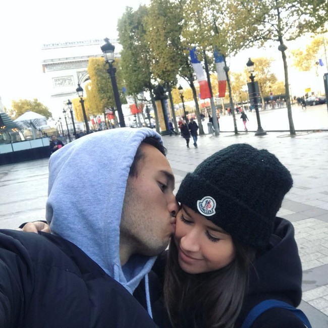 Hubungan asmara Ylon Louise dan Ezra Walian sudah terjalin sejak 2017. Sejoli ini berpacaran tak lama setelah Ezra putus dari Joelle Offenberg. Foto: Instagram/@ezrawalian