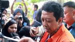 Diperiksa KPK, Rommy Cengengesan Sambil Bawa Buku Sejarah Nabi