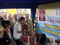 Mensos Agus Gumiwang di lokasi kebakaran Krukut Jakarta Barat