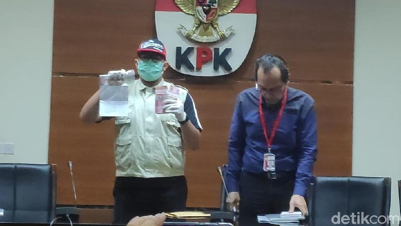Bos Baja Pelat Merah Terjerat Rasuah Bos Baja Pelat Merah Terjerat Rasuah
