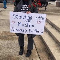  Banyak tulisan yang menguatkan bahwa New Zealand adalah satu. Terorisme tidak akan memecah belah persatuan mereka. Foto: Instagram/NurulShamsu 