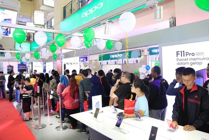 Suasana penjualan perdana Oppo F11 Pro. Foto: Oppo Suasana penjualan perdana Oppo F11 Pro. Foto: Oppo