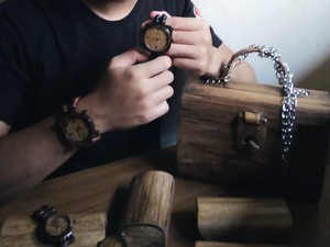 Meraup Jutaan Rupiah Lewat Olahan Kulit Kayu