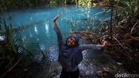 Telaga ini memiliki air yang berwarna biru sehingga penduduk setempat menyebutnya telaga biru.
