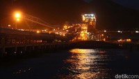 Paiton merupakan pembangkit listrik tenaga uap terbesar di Indonesia yang bisa menghasilkan listrik total sebesar 4.715 MW.
