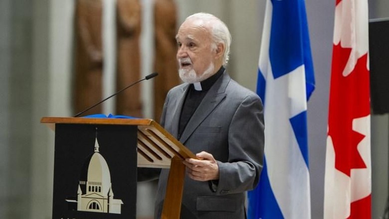 Pastor Kanada Ditikam Saat Siaran Langsung, Jemaat Berteriak Pastor Kanada Ditikam Saat Siaran Langsung, Jemaat Berteriak