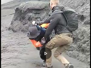 Petugas Dibanting Turis yang Nekat Naik Kawah, Ini Respons Pihak Bromo