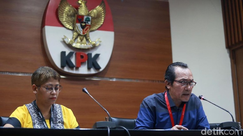 Direktur Teknologi Krakatau Steel Diduga Pakai Perantara untuk Terima Suap Direktur Teknologi Krakatau Steel Diduga Pakai Perantara untuk Terima Suap