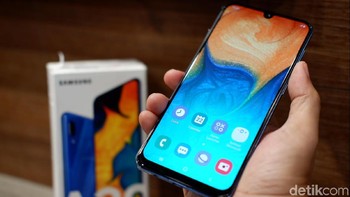 Ponsel ini menggunakan One UI berbasis Android Pie. Foto: Adi Fida Rahman
