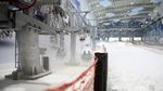 Foto: Suasana Penuh Salju di Trans Snow World Juanda