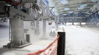 Yap, di wahana ini kamu bisa bermain ski dan merasakan musim singin dengan salju.  (Rachman/detikcom)