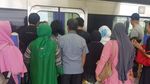 Kacau! Kelakuan Penumpang MRT Ini Bikin Miris