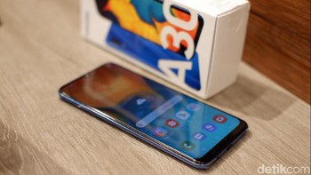 Samsung melepas A30 seharga Rp 3,4 juta dan mulai dipasarkan 29 Maret mendatang di toko ritel maupun online. Foto: Adi Fida Rahman