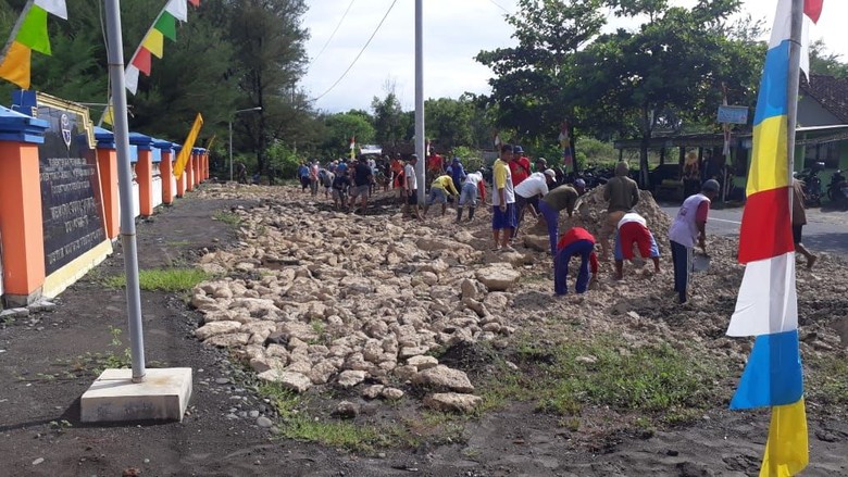 Warga Desa Samas Bantul Antusias Ikuti Padat Karya Kemenhub Warga Desa Samas Bantul Antusias Ikuti Padat Karya Kemenhub