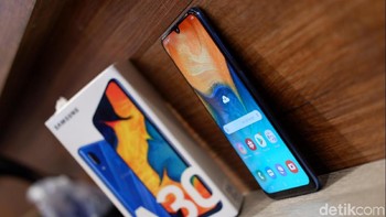 Prosesor octa cpre Exynos 7904 mentenagai ponsel ini. Foto: Adi Fida Rahman/detikINET