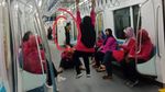 Kacau! Kelakuan Penumpang MRT Ini Bikin Miris