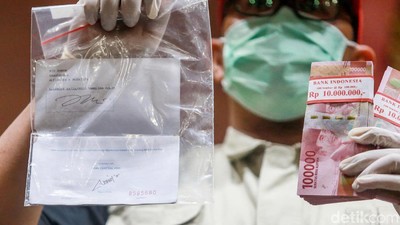 Ini Barang Bukti Uang OTT Direktur Krakatau Steel