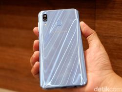 Unboxing Galaxy A30, Jagoan Baru Samsung di Harga Rp 3 Jutaan
