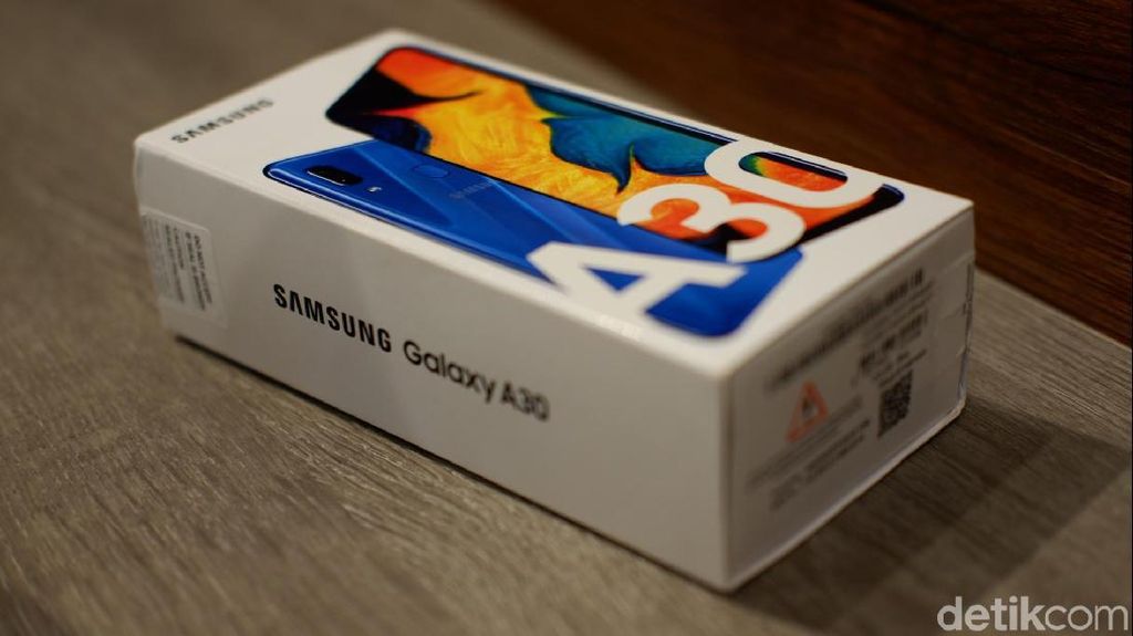 Unboxing Galaxy A30, Jagoan Baru Samsung di Harga Rp 3 Jutaan