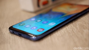 Baterai ponsel ini berdaya tampung 4.000 mAh. Foto: Adi Fida Rahman