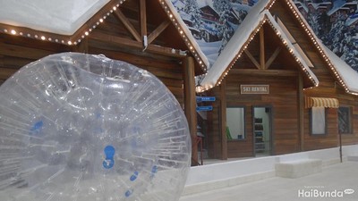 Brrr! Asyik dan Seru Main Salju di Trans Snow World Bekasi