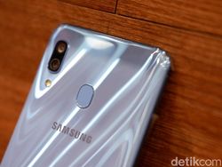 Unboxing Galaxy A30, Jagoan Baru Samsung di Harga Rp 3 Jutaan