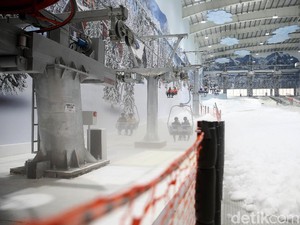 Akhir Pekan di Bekasi: Main Salju & Ski di Trans Snow World Juanda